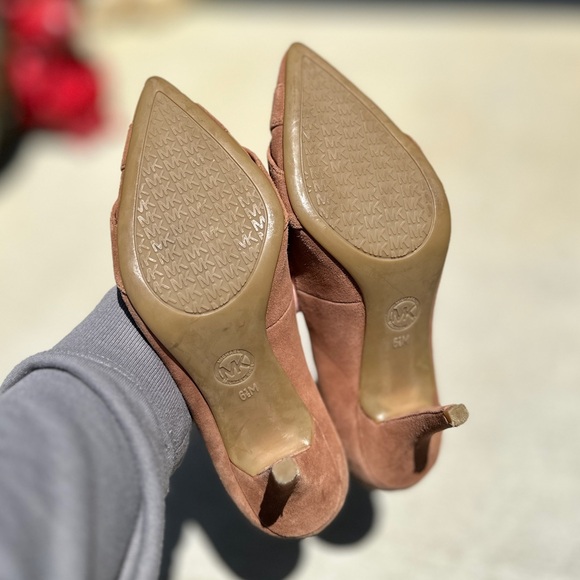Gorgeous Suede Michael Kors Heels - Picture 5 of 7